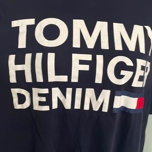 T men’s Tommy Hilfiger Denim Size Large Navy T-shirt